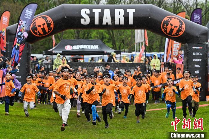 斯巴达漫威主题赛登陆上海 近万名小勇士不畏艰