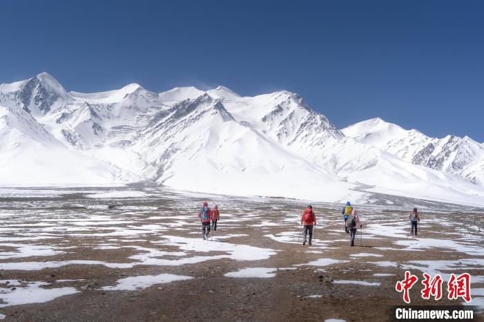 玉珠峰登山大会第22届开幕：北坡与南坡双线挑战