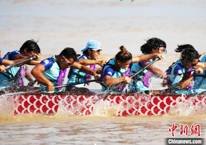 2025年中国—东盟国际龙舟赛广西藤县开赛 多国队