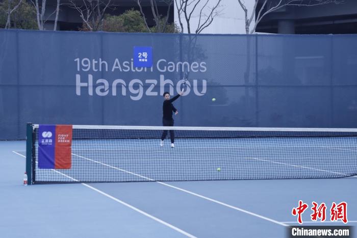 杭州奥体中心开放全民健身场地 市民畅享运动乐