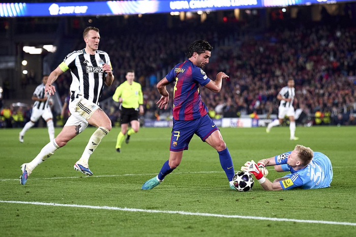 费兰连续4场替补引热议，巴萨是否该出售？