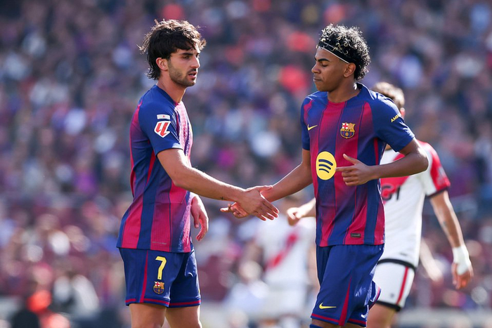 费兰连续4场替补引热议，巴萨是否该出售？